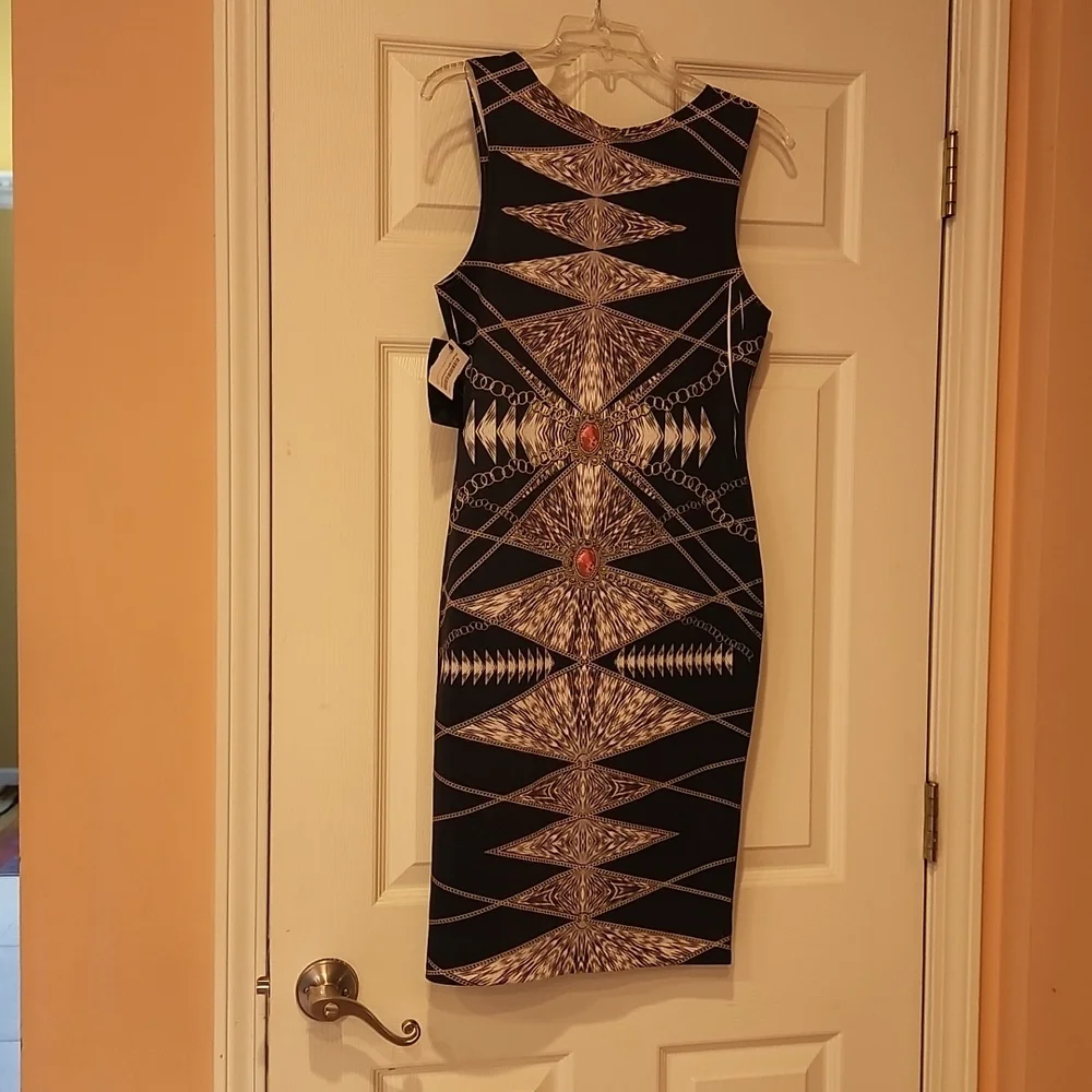 Dress - Picture 2 of 6